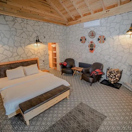 Pino Mar Luxury Bed & Breakfast 4*